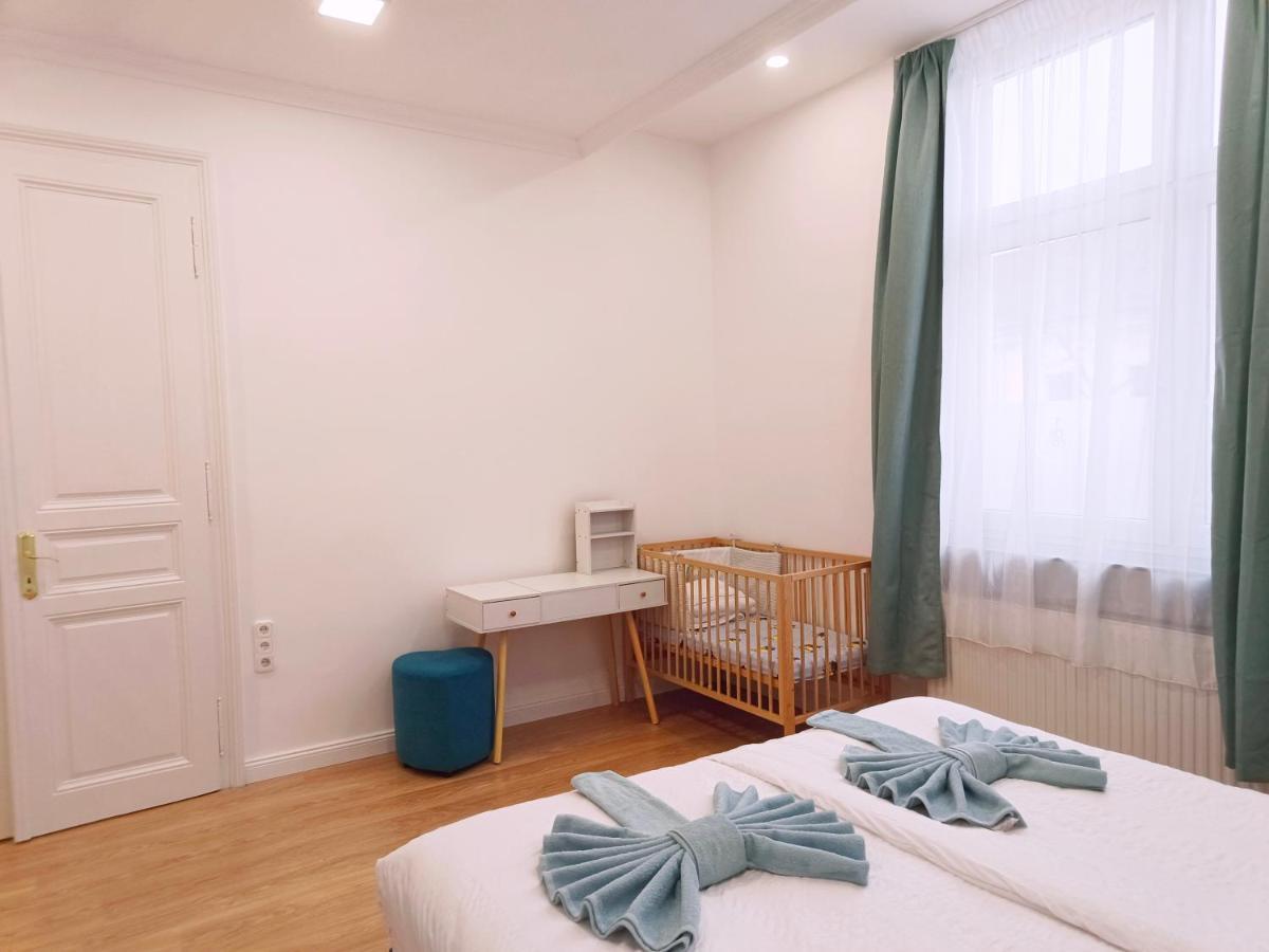 Ruyi Holiday Sopron Extérieur photo